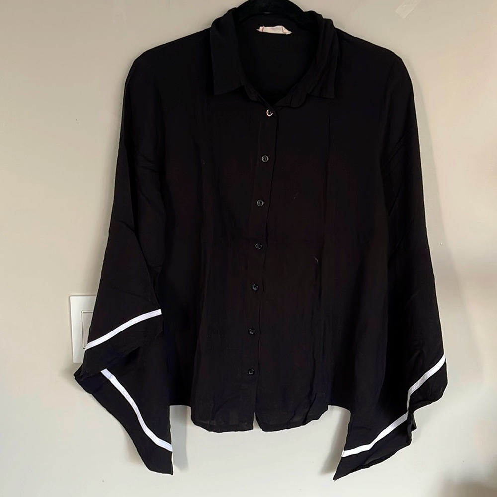 Hummingbird Button down shirt with 3/4 bell sleeves size S